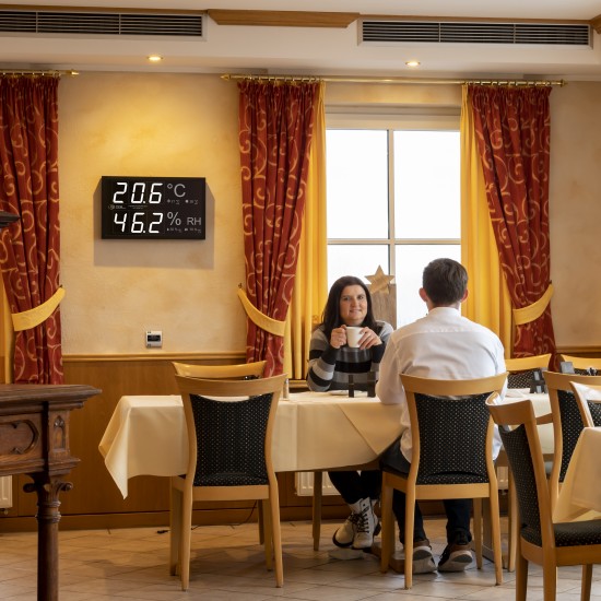 PCE-EMD 10-ICA Hőmérséklet- és páratartalom kijelző kalibrálva