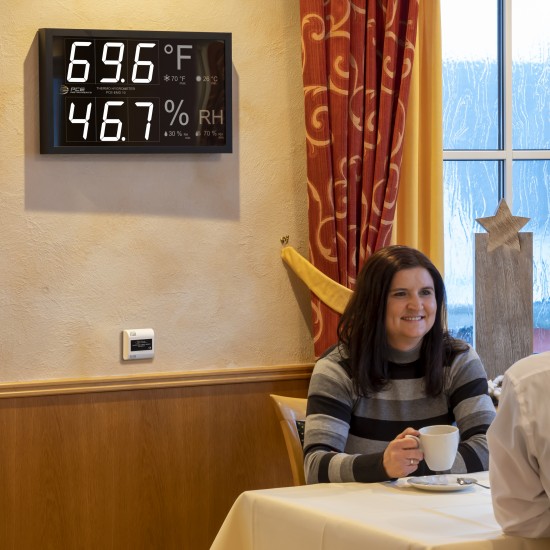 PCE-EMD 10-ICA Hőmérséklet- és páratartalom kijelző kalibrálva