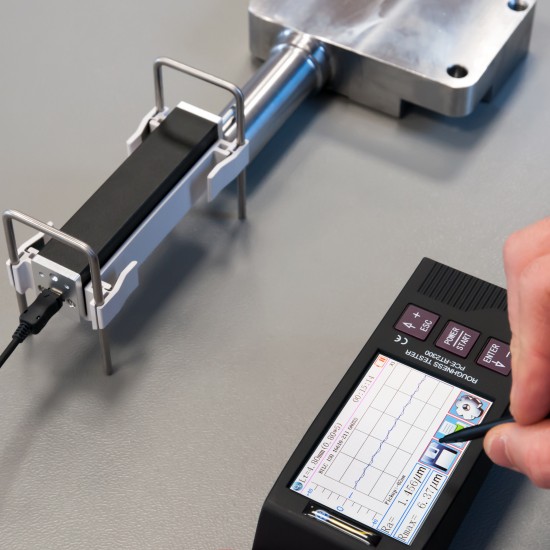 PCE-RT 2300-ICA PCE-RT 2300 külso szondával ellátott érdességméro készülék, ISO kalibrációs tanúsítvánnyal