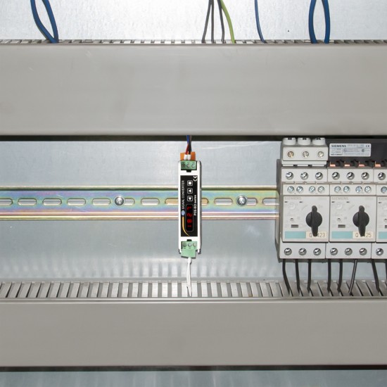 Konfigurálható din sín átalakító elektromos jelekhez