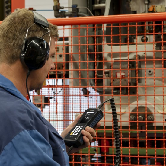 PCE-VT 3950-ICA Rezgésmérő készülék kalibrálva